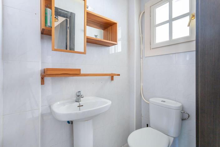 Image No.13-2 Bed Townhouse for sale