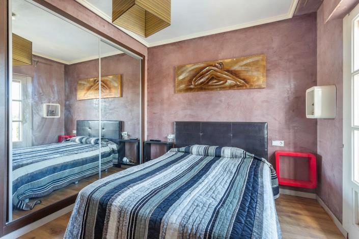 Image No.17-2 Bed Townhouse for sale