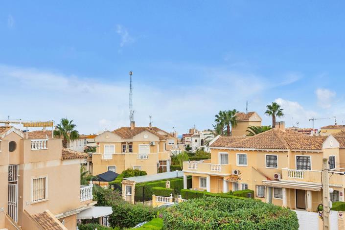 Image No.25-2 Bed Townhouse for sale