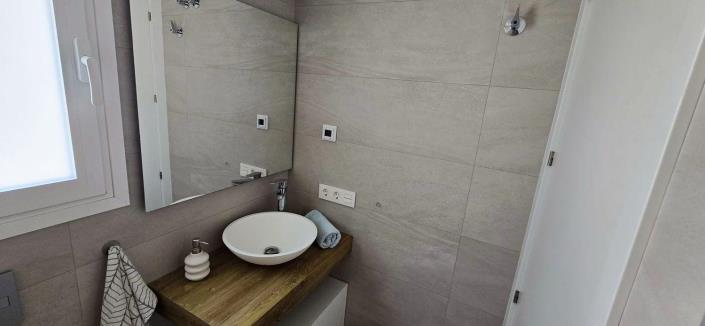 Image No.17-2 Bed Townhouse for sale