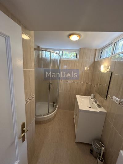 Image No.42-5 Bed Villa / Detached for sale