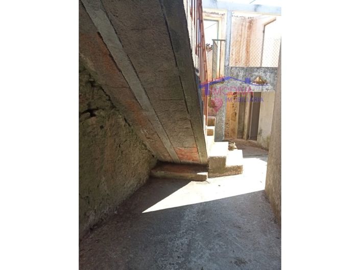 Image No.12-3 Bed Farmhouse for sale