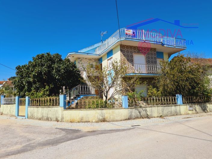 Image No.1-5 Bed House for sale
