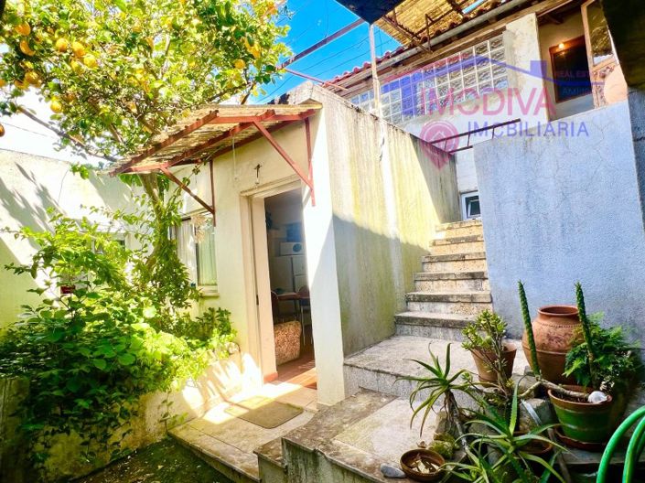 Image No.2-4 Bed House for sale