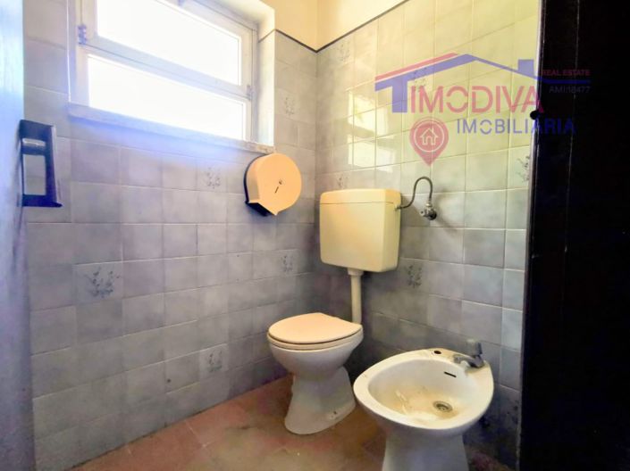 Image No.12-Bar for sale