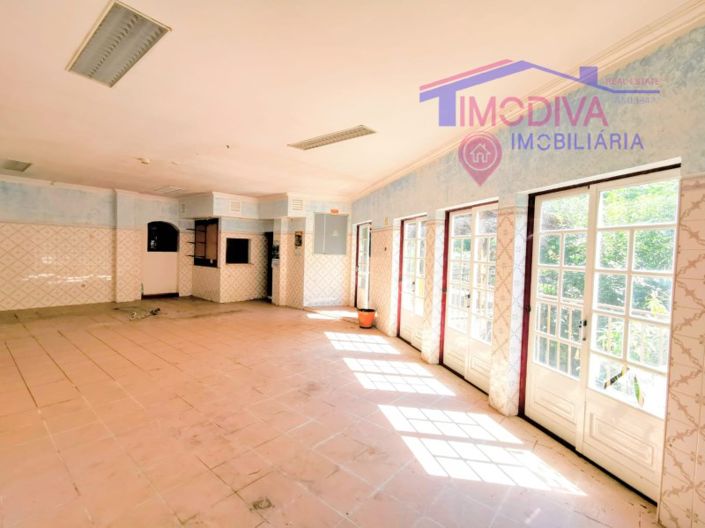 Image No.15-Bar for sale