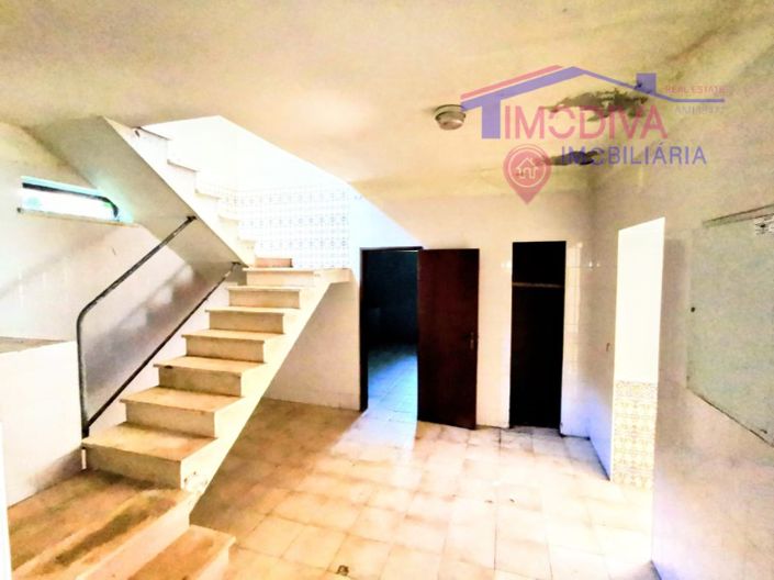 Image No.21-Bar for sale