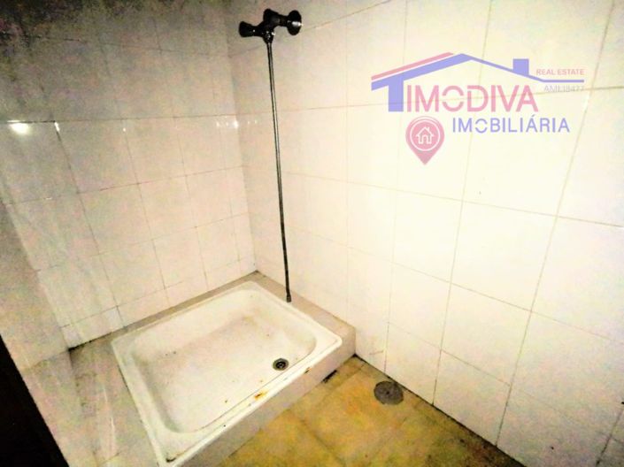 Image No.32-Bar for sale