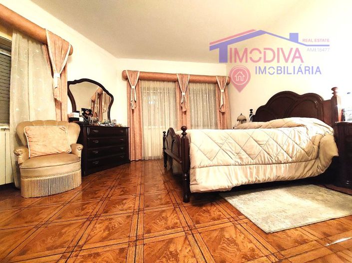 Image No.16-4 Bed House for sale