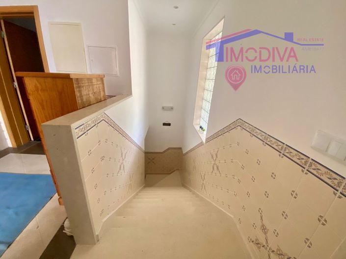 Image No.15-4 Bed Farmhouse for sale