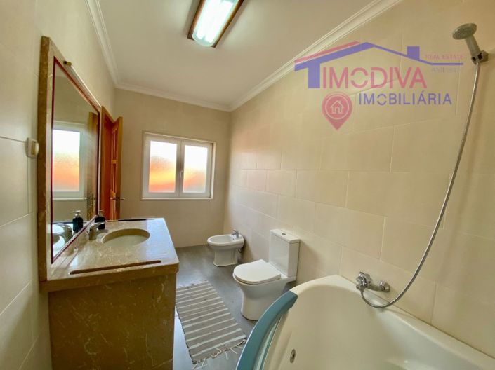 Image No.23-4 Bed Farmhouse for sale