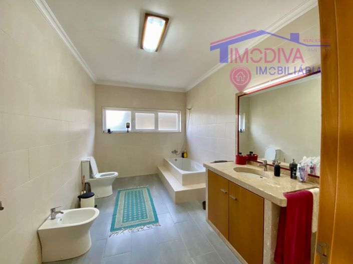 Image No.42-4 Bed Farmhouse for sale