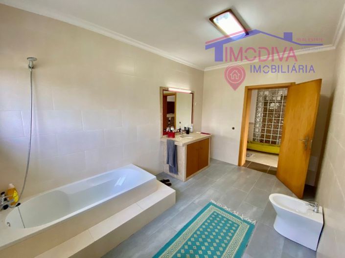 Image No.43-4 Bed Farmhouse for sale