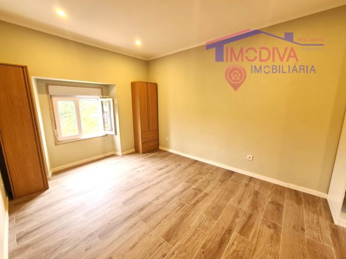 Image No.12-3 Bed House for sale