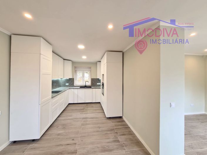 Image No.31-3 Bed House for sale