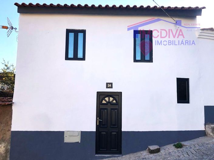 Castanheira de P&#234;ra, House