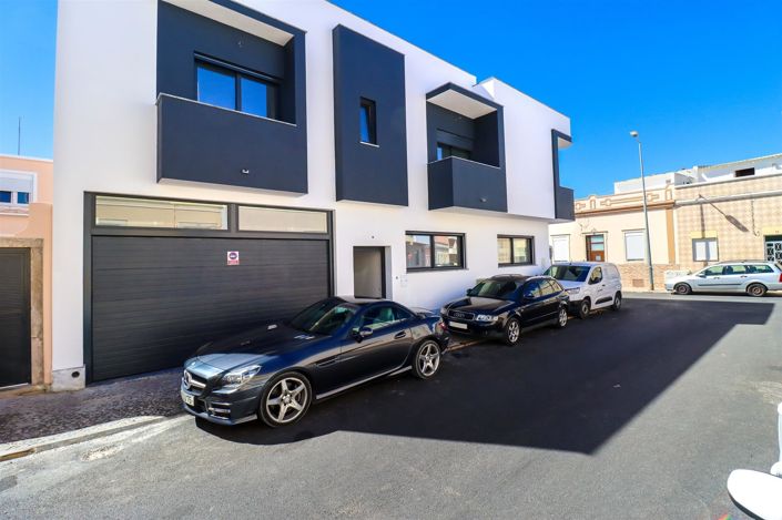 Image No.20-3 Bed House for sale