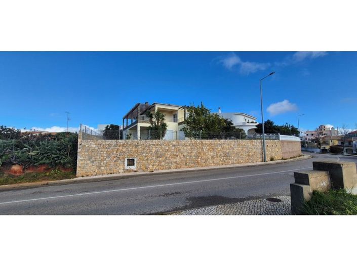 Image No.18-3 Bed House for sale