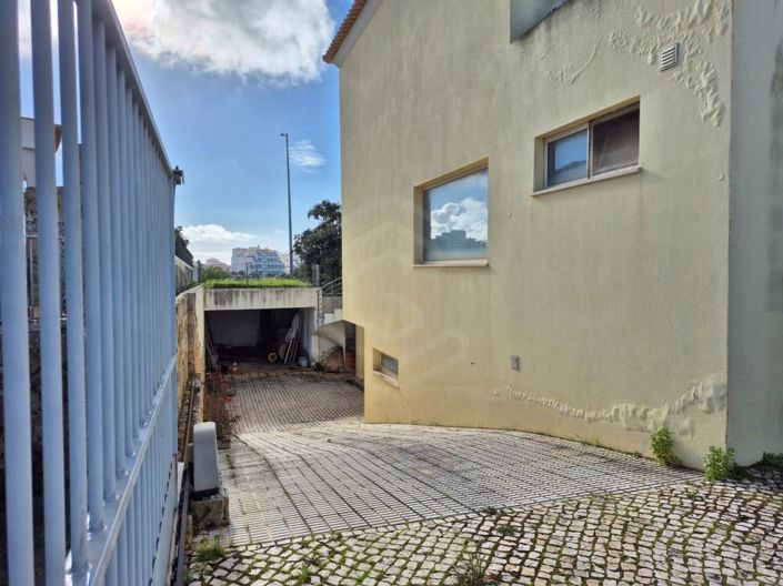 Image No.6-3 Bed House for sale