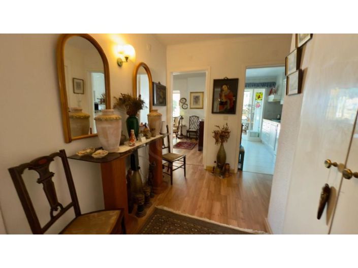 Image No.20-3 Bed Apartment for sale