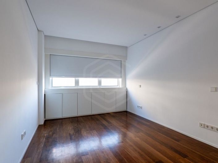 Image No.15-4 Bed Apartment for sale