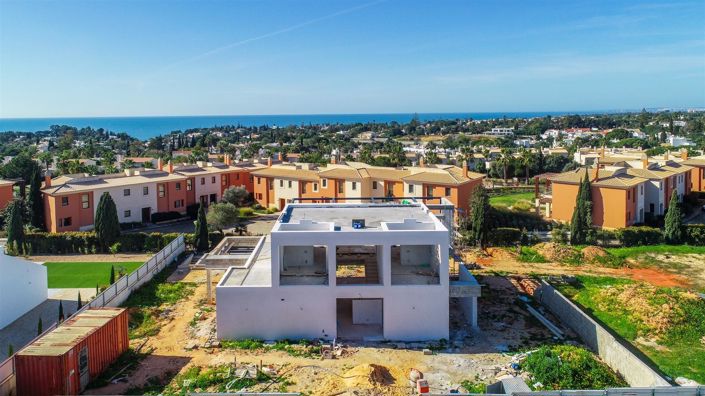 Image No.15-4 Bed House for sale