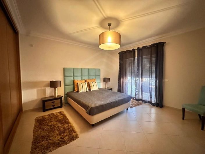 Image No.10-3 Bed Apartment for sale