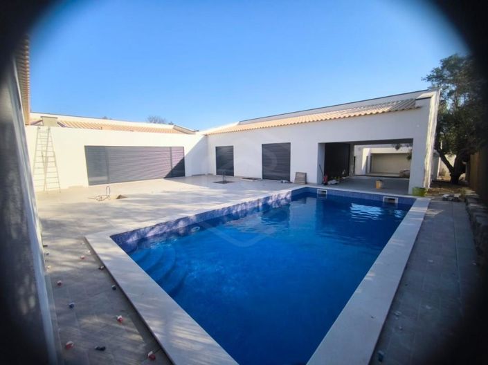 Image No.1-3 Bed House for sale