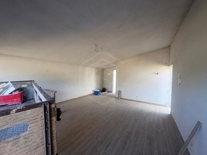 Image No.10-3 Bed House for sale