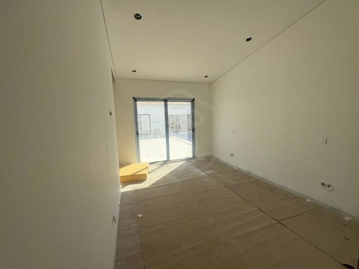 Image No.16-3 Bed House for sale