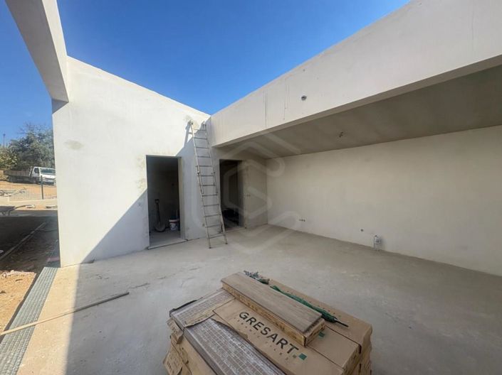 Image No.8-3 Bed House for sale