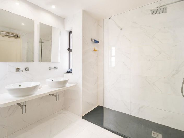 Image No.23-5 Bed Apartment for sale