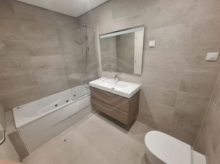 Image No.20-3 Bed Apartment for sale