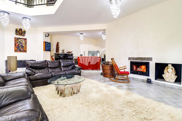 Image No.18-5 Bed House for sale