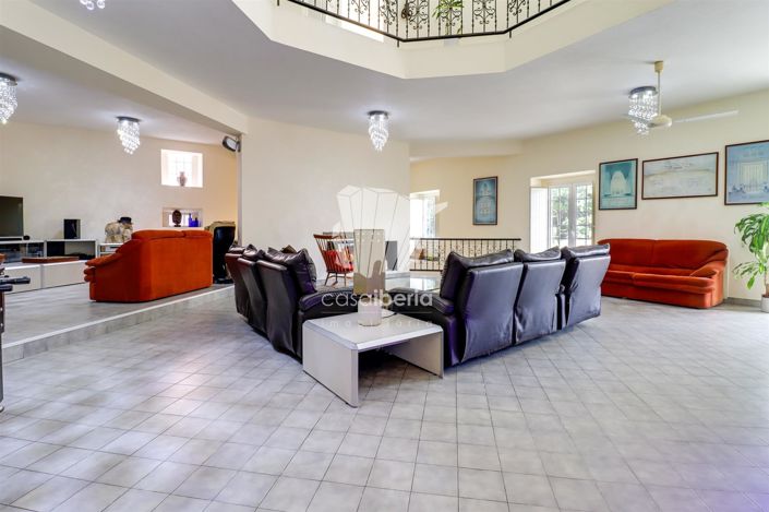 Image No.19-5 Bed House for sale