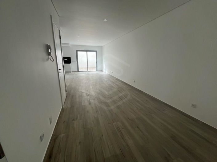 Image No.10-3 Bed House for sale