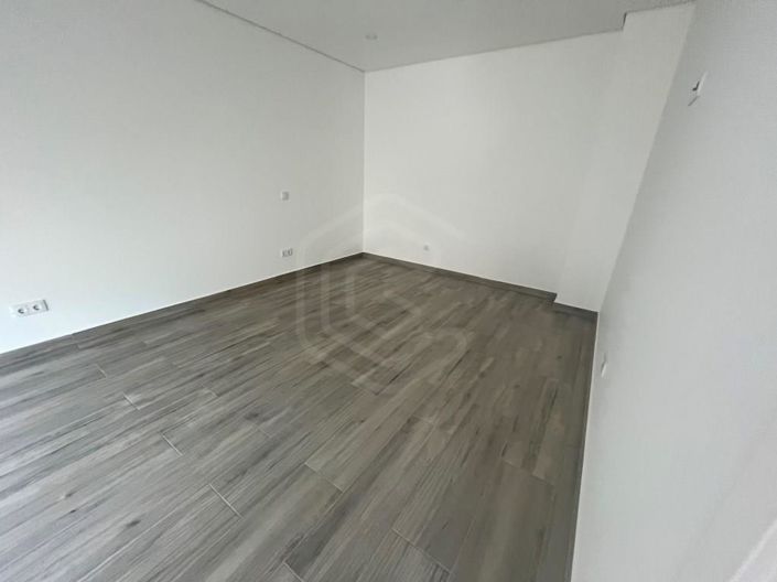 Image No.12-3 Bed House for sale