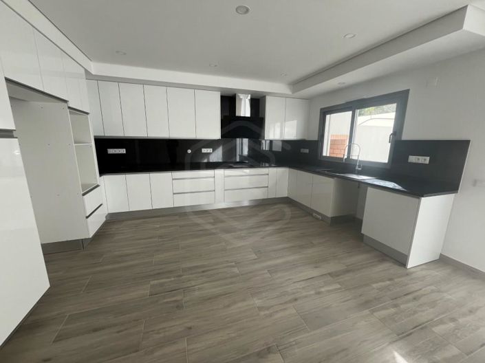 Image No.7-3 Bed House for sale