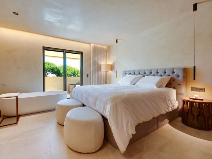 Image No.18-5 Bed House for sale