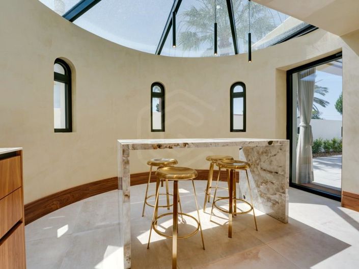 Image No.2-5 Bed House for sale