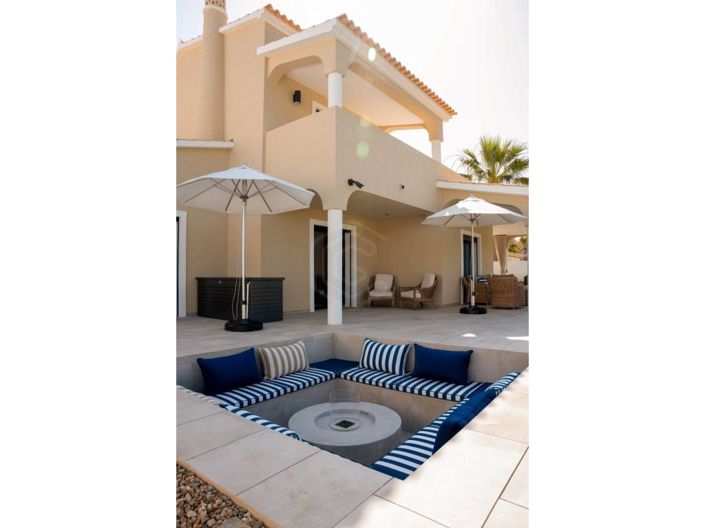 Image No.8-5 Bed House for sale