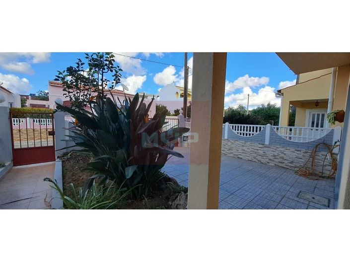 Image No.1-4 Bed House for sale