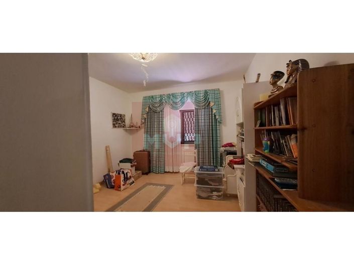 Image No.17-4 Bed House for sale