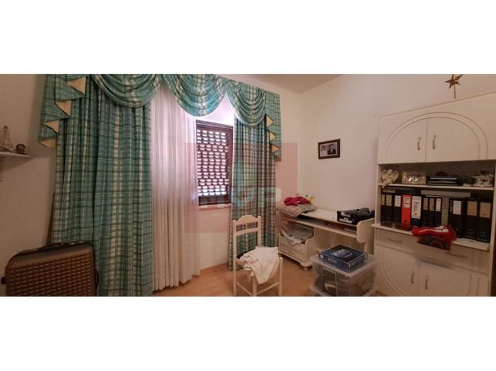 Image No.19-4 Bed House for sale