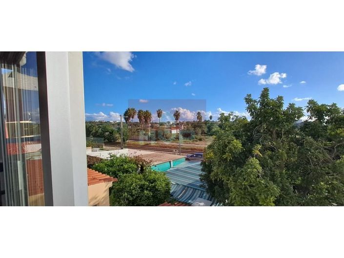 Image No.25-4 Bed House for sale