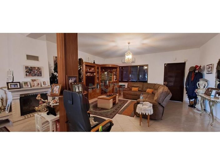 Image No.9-4 Bed House for sale