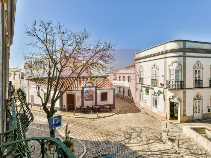 Image No.3-20 Bed House for sale