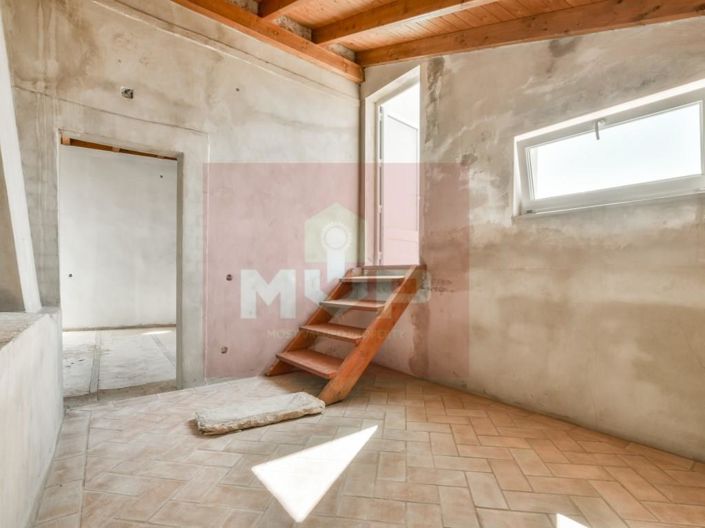 Image No.35-20 Bed House for sale