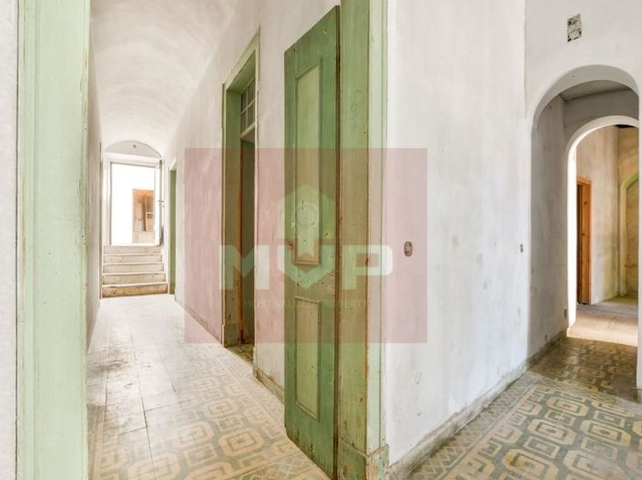 Image No.7-20 Bed House for sale