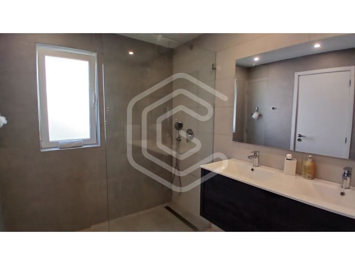 Image No.28-2 Bed House for sale